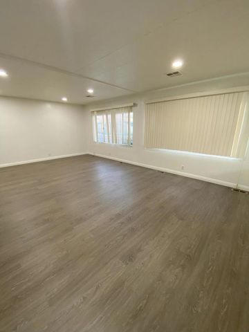 601 N Kirby Street 281, Hemet, CA 92545