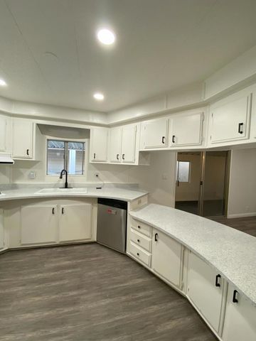 601 N Kirby Street 281, Hemet, CA 92545