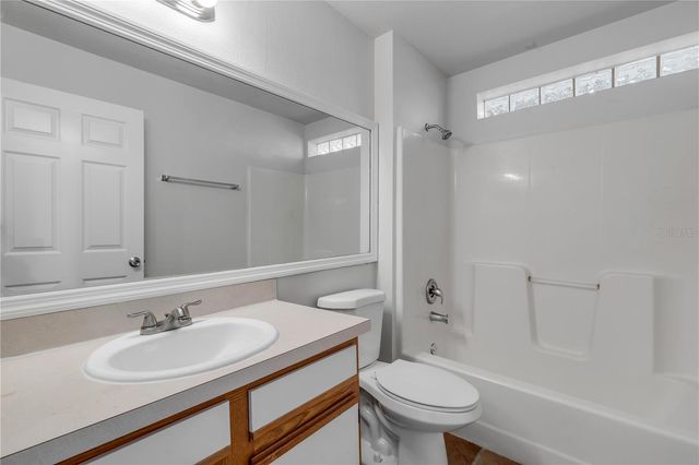 5546 REGAL OAK CIRCLE, Orlando, FL 32810
