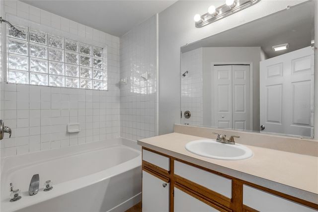 5546 REGAL OAK CIRCLE, Orlando, FL 32810