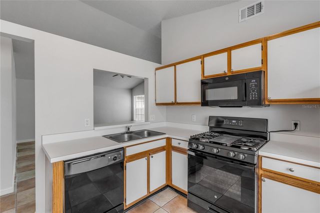 5546 REGAL OAK CIRCLE, Orlando, FL 32810