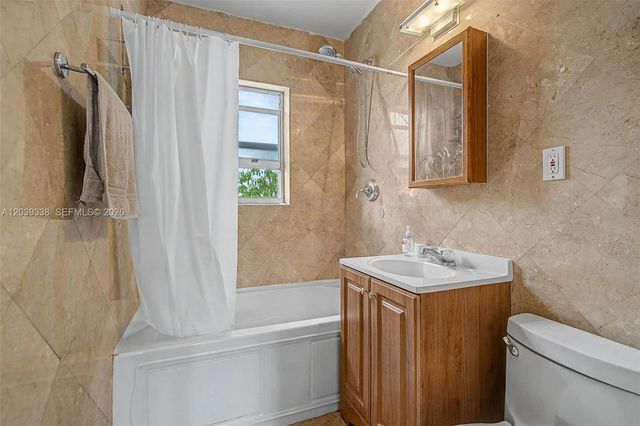 702 Boabadilla, Coral Gables, FL 33134