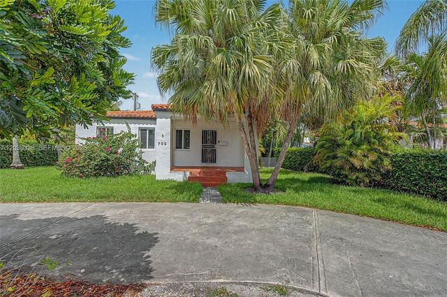 702 Boabadilla, Coral Gables, FL 33134