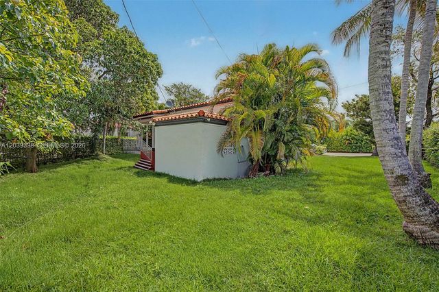 702 Boabadilla, Coral Gables, FL 33134