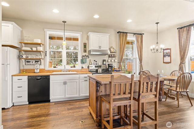 981 W Hendrickson Road, Sequim, WA 98382