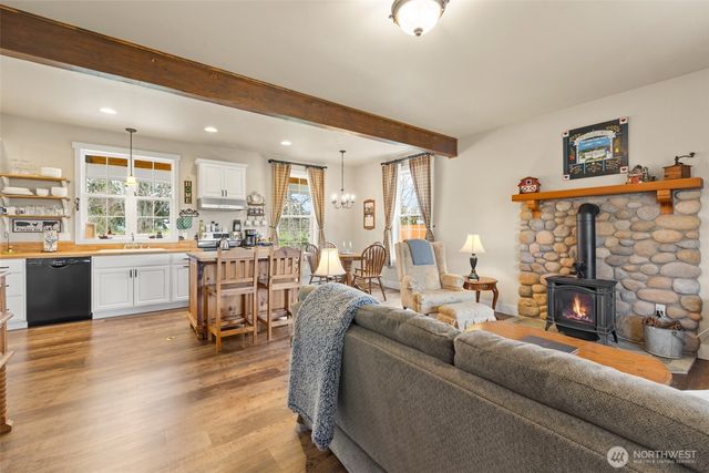 981 W Hendrickson Road, Sequim, WA 98382