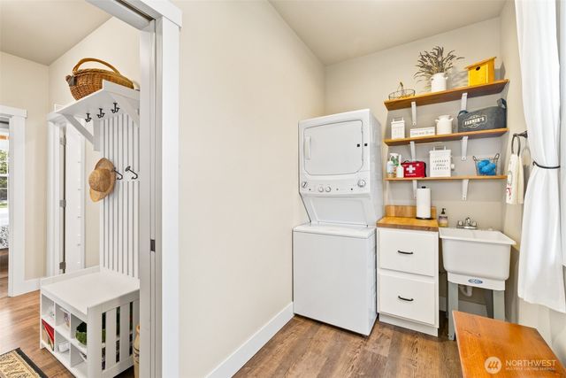 981 W Hendrickson Road, Sequim, WA 98382