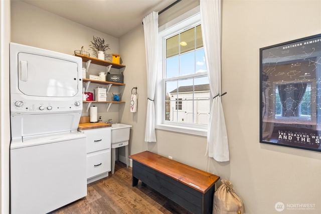 981 W Hendrickson Road, Sequim, WA 98382