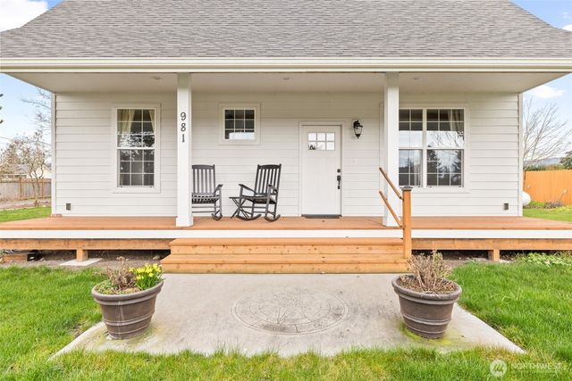 981 W Hendrickson Road, Sequim, WA 98382