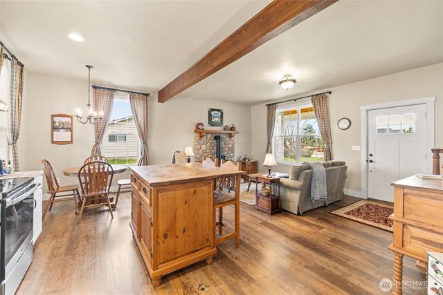 981 W Hendrickson Road, Sequim, WA 98382