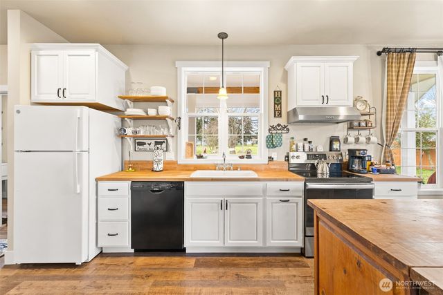 981 W Hendrickson Road, Sequim, WA 98382