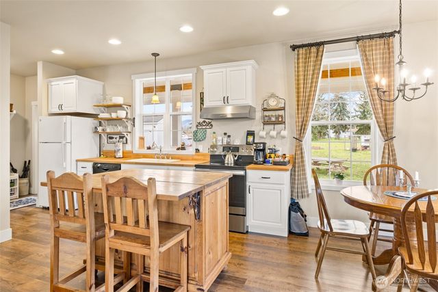 981 W Hendrickson Road, Sequim, WA 98382