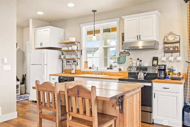 981 W Hendrickson Road, Sequim, WA 98382
