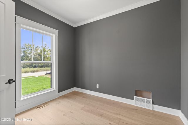 13424 Riggs Lake Ln, Louisville, KY 40299