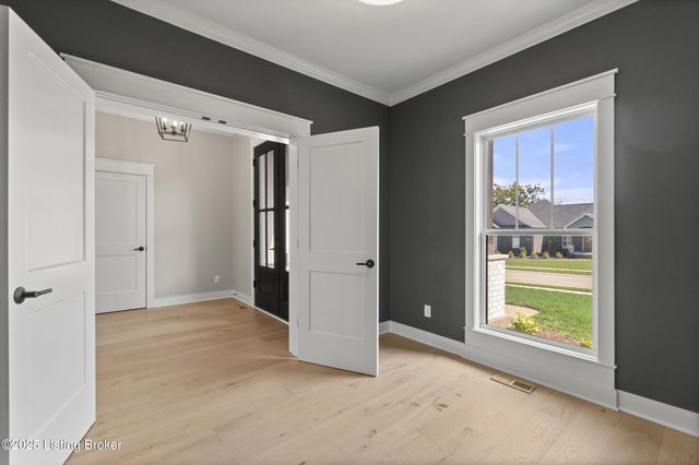 13424 Riggs Lake Ln, Louisville, KY 40299