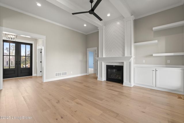 13424 Riggs Lake Ln, Louisville, KY 40299