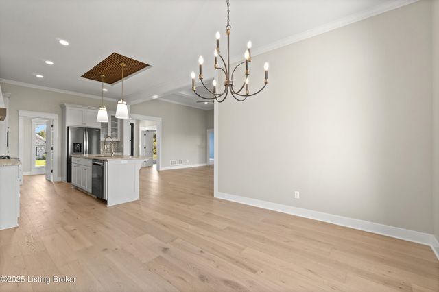 13424 Riggs Lake Ln, Louisville, KY 40299