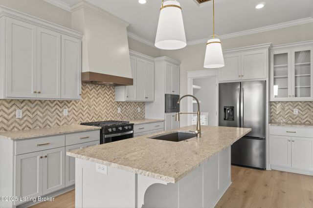 13424 Riggs Lake Ln, Louisville, KY 40299