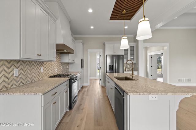 13424 Riggs Lake Ln, Louisville, KY 40299