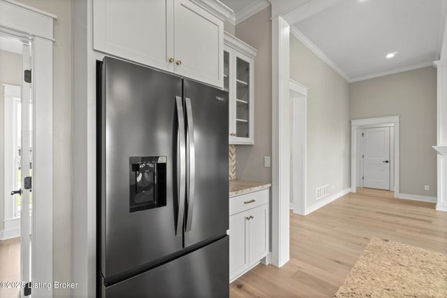 13424 Riggs Lake Ln, Louisville, KY 40299