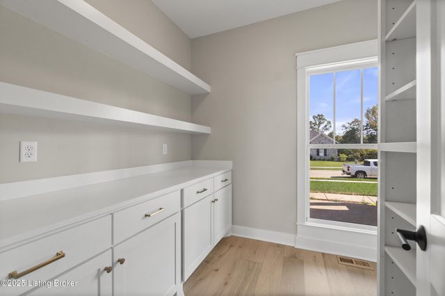 13424 Riggs Lake Ln, Louisville, KY 40299