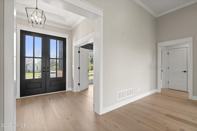 13424 Riggs Lake Ln, Louisville, KY 40299