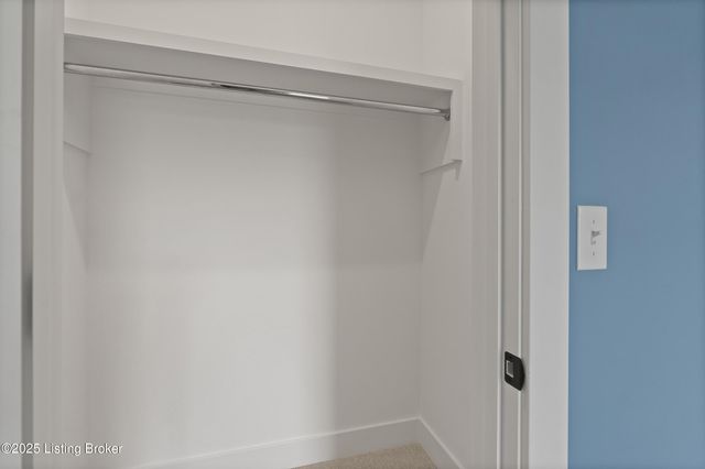 13424 Riggs Lake Ln, Louisville, KY 40299