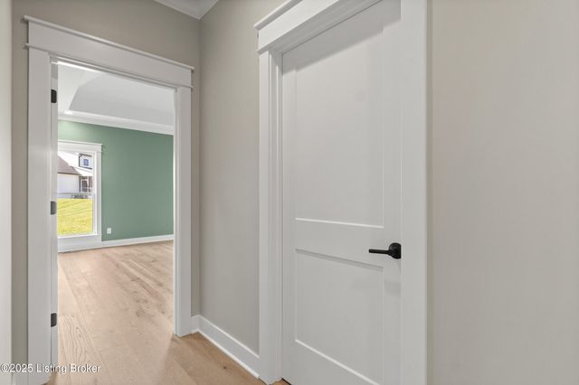 13424 Riggs Lake Ln, Louisville, KY 40299