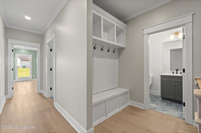 13424 Riggs Lake Ln, Louisville, KY 40299