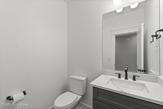 13424 Riggs Lake Ln, Louisville, KY 40299