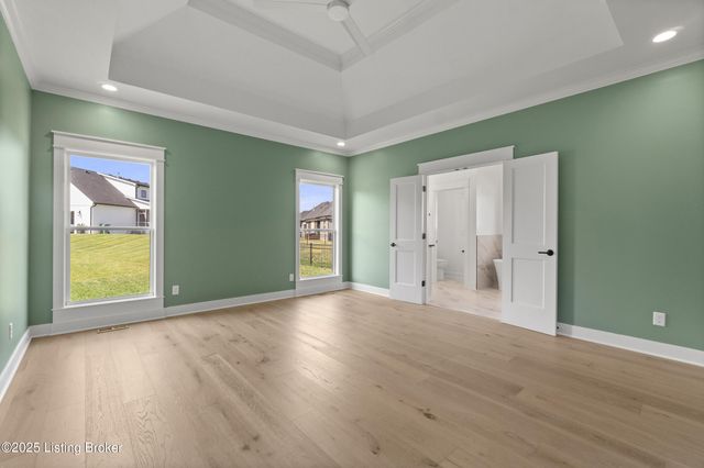 13424 Riggs Lake Ln, Louisville, KY 40299