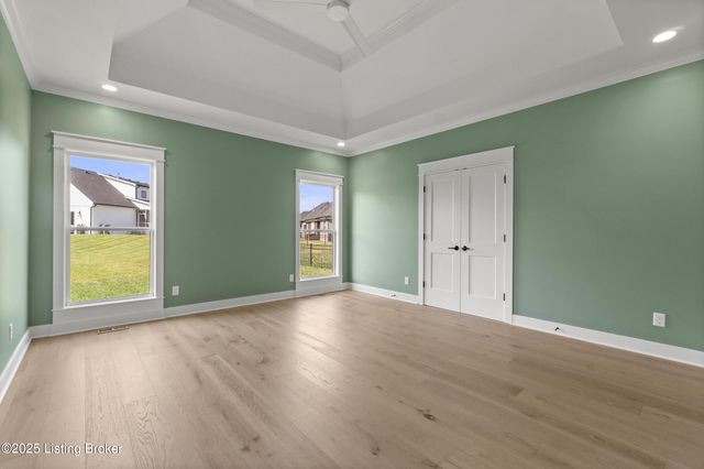 13424 Riggs Lake Ln, Louisville, KY 40299