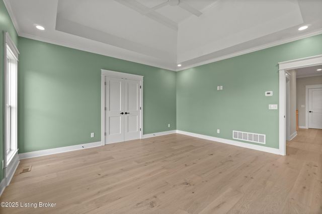 13424 Riggs Lake Ln, Louisville, KY 40299