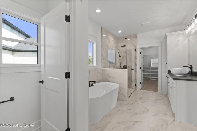 13424 Riggs Lake Ln, Louisville, KY 40299