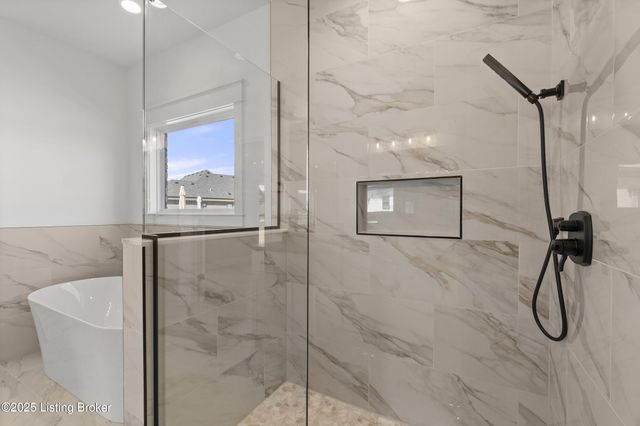 13424 Riggs Lake Ln, Louisville, KY 40299