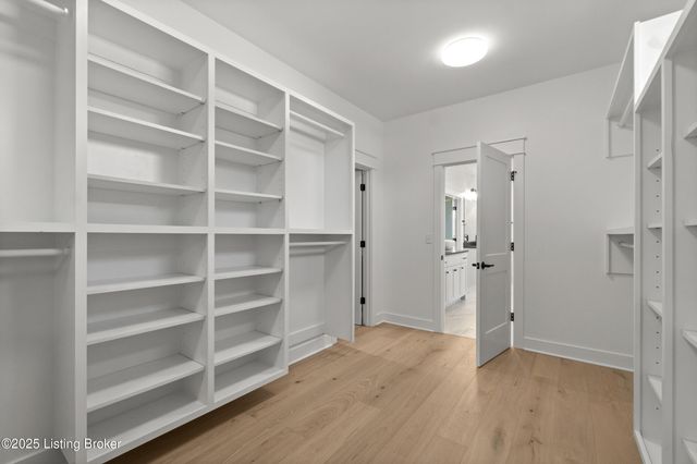 13424 Riggs Lake Ln, Louisville, KY 40299