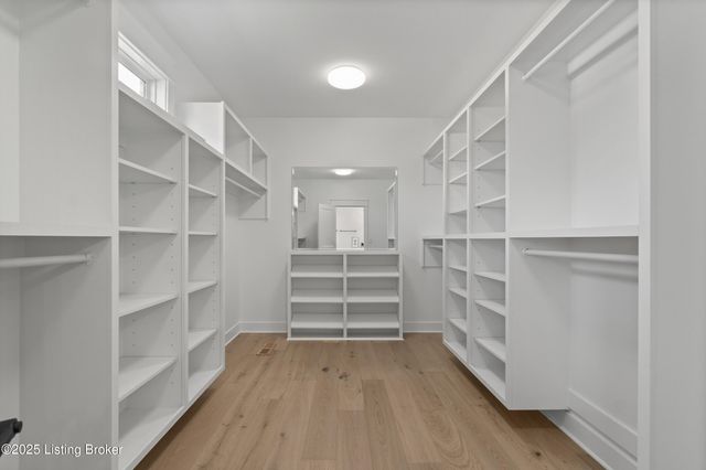 13424 Riggs Lake Ln, Louisville, KY 40299