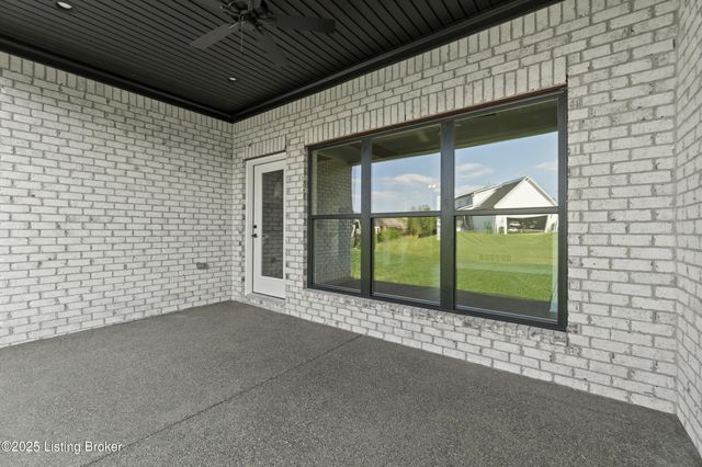 13424 Riggs Lake Ln, Louisville, KY 40299