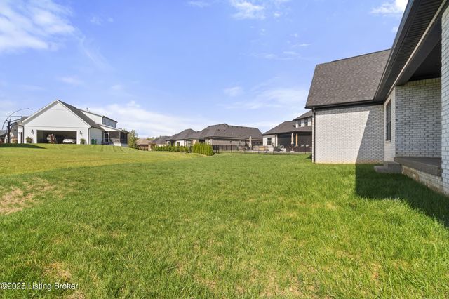 13424 Riggs Lake Ln, Louisville, KY 40299