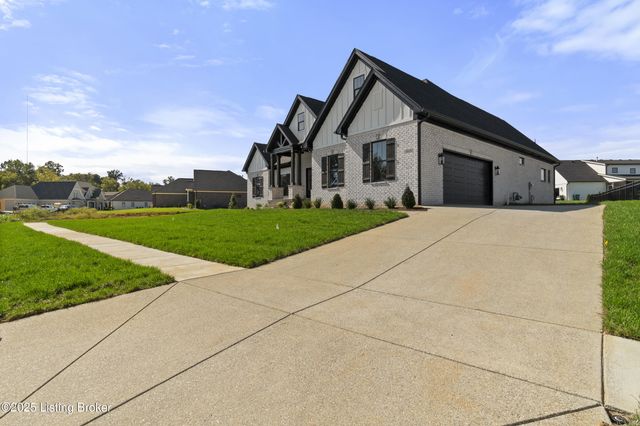 13424 Riggs Lake Ln, Louisville, KY 40299