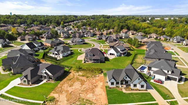 13424 Riggs Lake Ln, Louisville, KY 40299