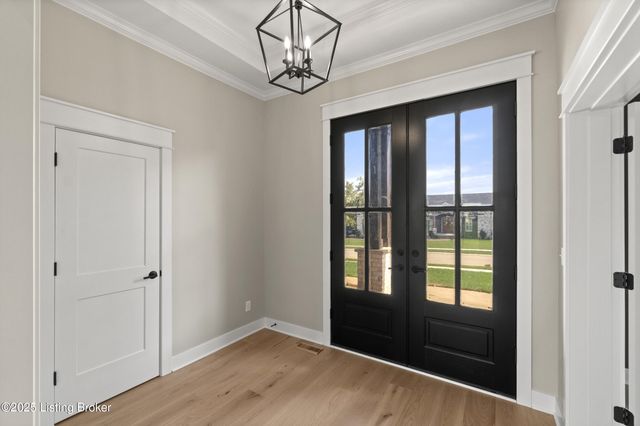 13424 Riggs Lake Ln, Louisville, KY 40299