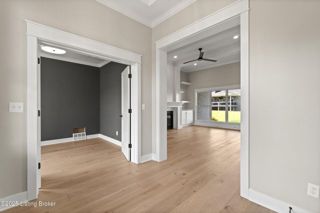 13424 Riggs Lake Ln, Louisville, KY 40299