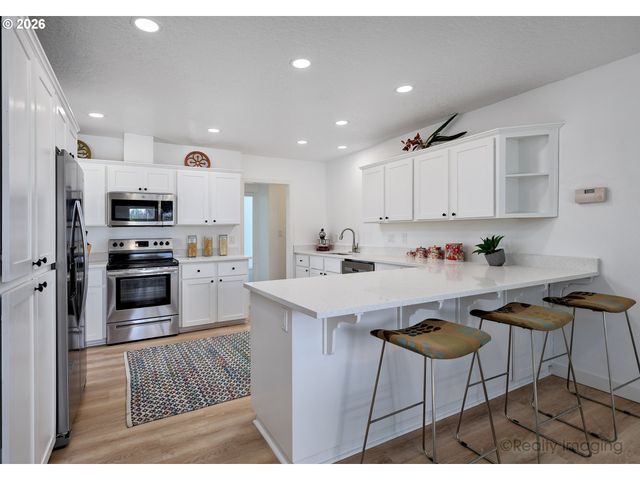 1637 HAWTHORNE St, Forest Grove, OR 97116
