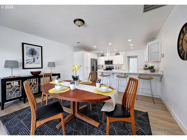 1637 HAWTHORNE St, Forest Grove, OR 97116