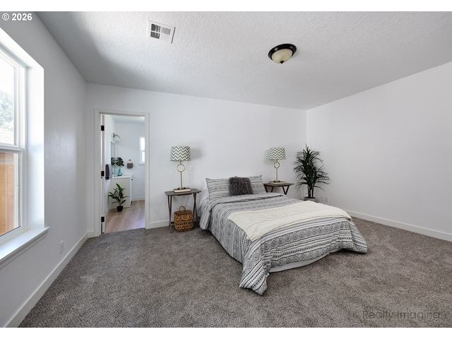 1637 HAWTHORNE St, Forest Grove, OR 97116