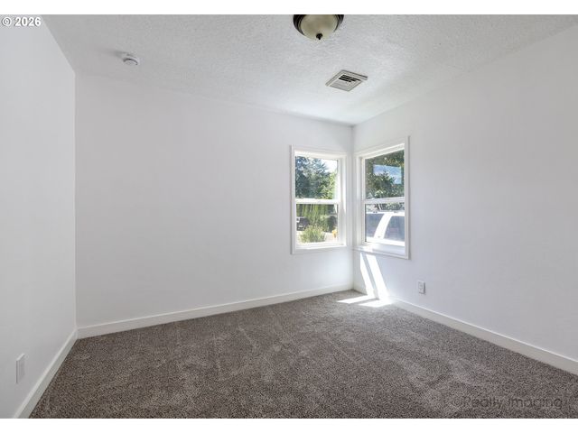 1637 HAWTHORNE St, Forest Grove, OR 97116
