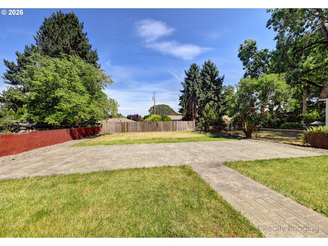 1637 HAWTHORNE St, Forest Grove, OR 97116
