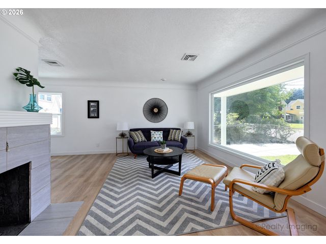 1637 HAWTHORNE St, Forest Grove, OR 97116