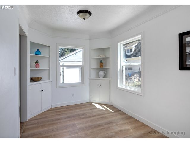1637 HAWTHORNE St, Forest Grove, OR 97116